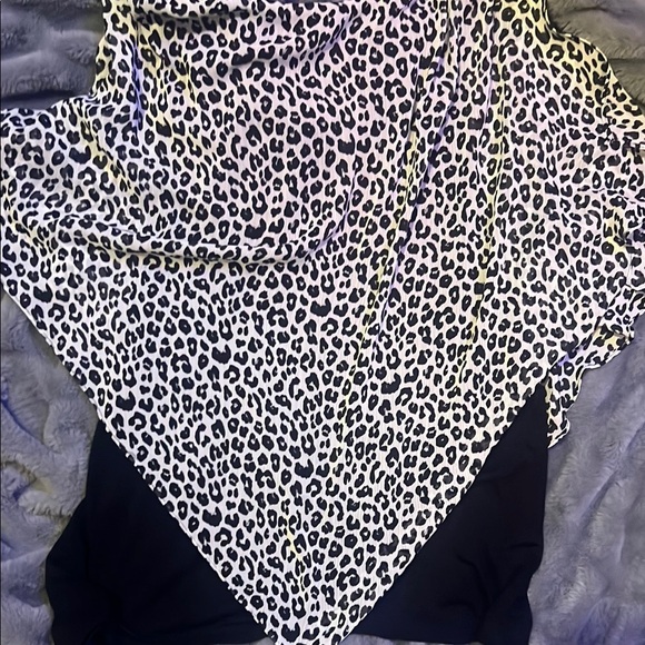 Apt. 9 Black and Leopard Blouse EUC RETAIL $29 ❤️ - Picture 3 of 4
